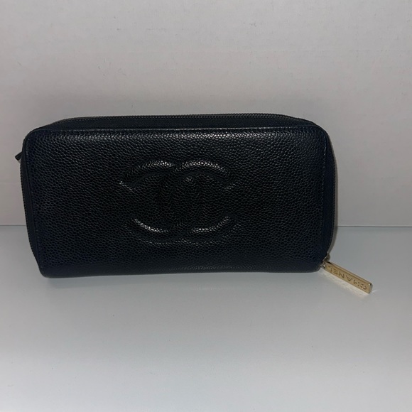 CHANEL
Caviar Timeless CC Flap Wallet - Picture 1 of 5